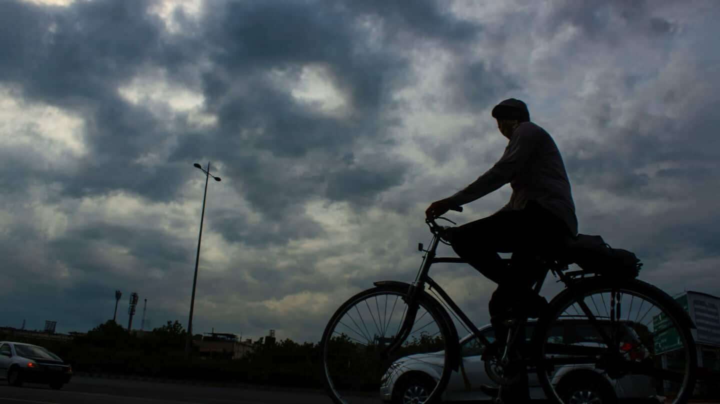 Delhi: Light rain, cloudy skies prevail in parts