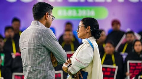TMC sees mass exodus: Over 100 councilors quit civic bodies