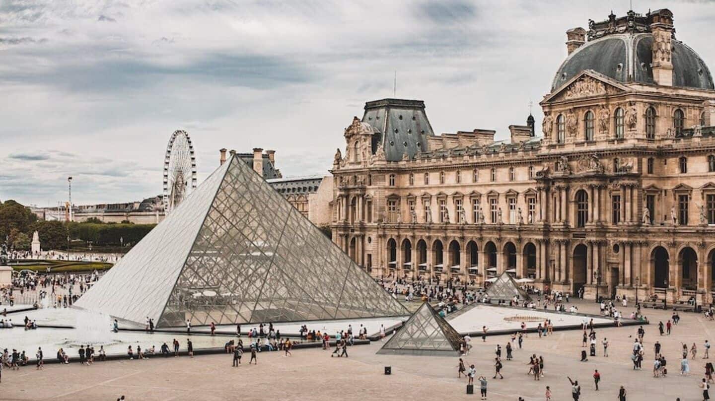 Louvre closed as staff strike, protesting overwhelming crowds, poor conditions Louvre closed as staff strike, protesting overwhelming crowds, poor conditions