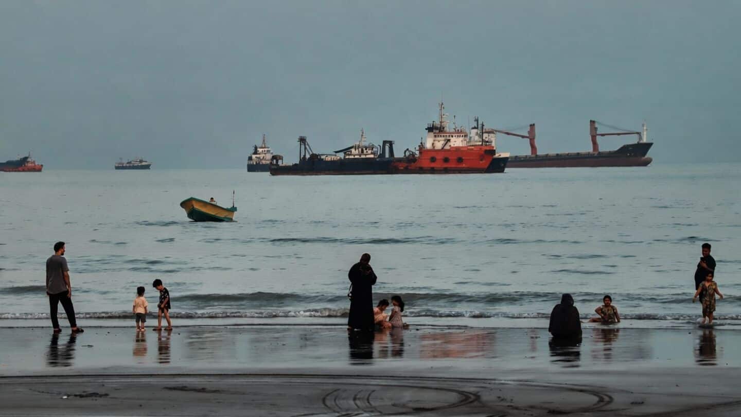 Iran sets new conditions for reopening Strait of Hormuz 
