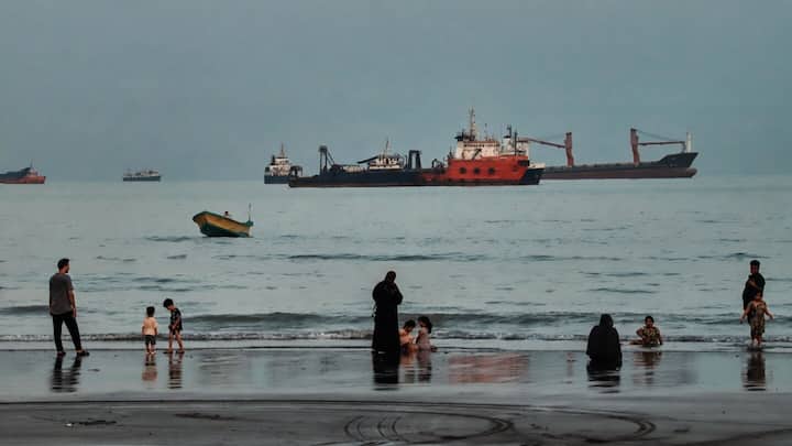 Iran sets new conditions for reopening Strait of Hormuz 