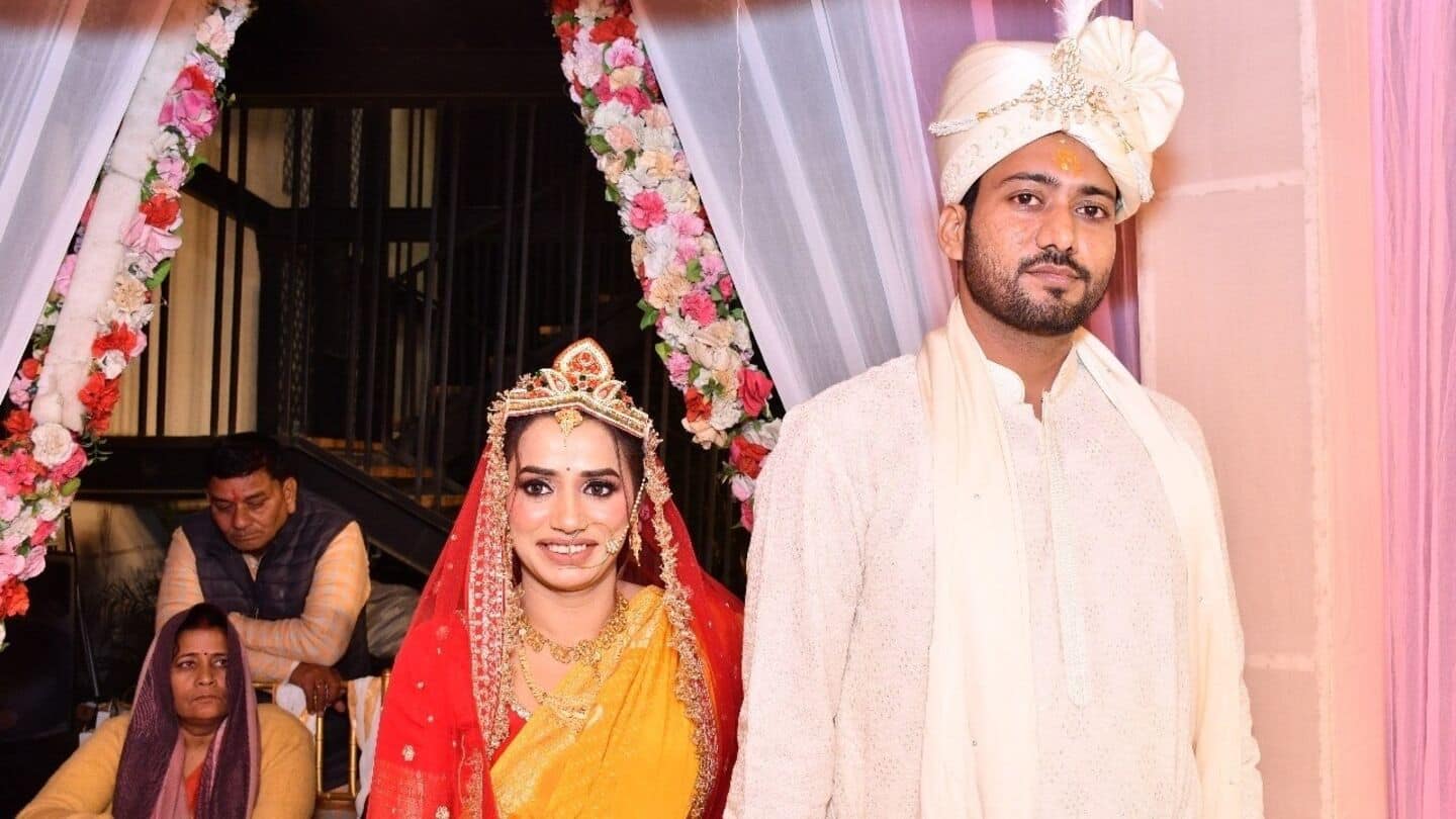 Merchant Navy officer's wife found hanging; her family accuses husband 