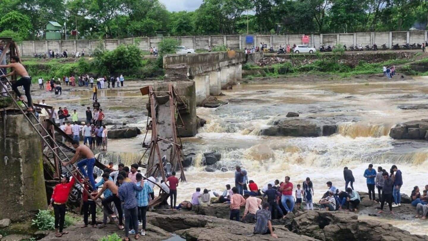 Pune: Pedestrian bridge collapses, 2 dead, several feared drowned Pune: Pedestrian bridge collapses, 2 dead, several feared drowned
