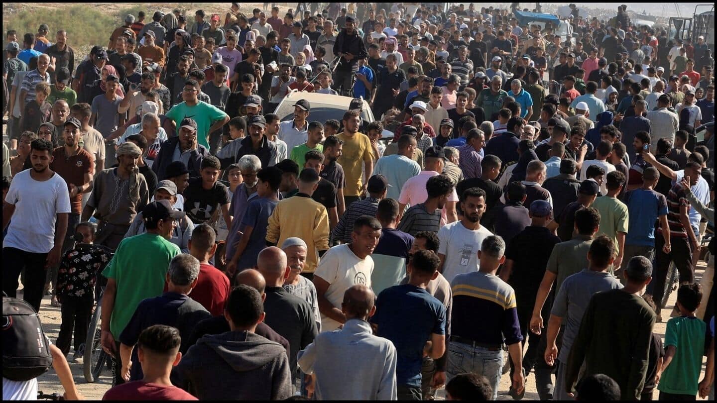 Israeli troops open fire as Palestinians rush to receive food Israeli troops open fire as Palestinians rush to receive food