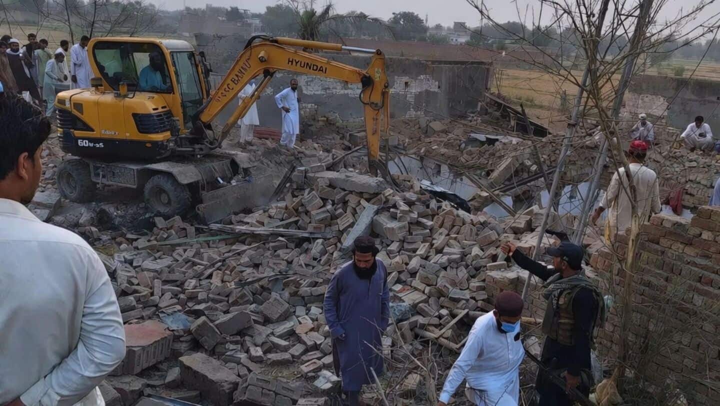 Pakistan: Suicide attack kills 14 police officers