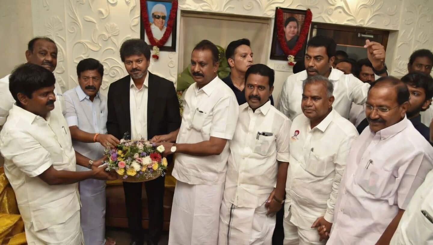 Ahead of trust vote, Tamil Nadu CM meets AIADMK rebels