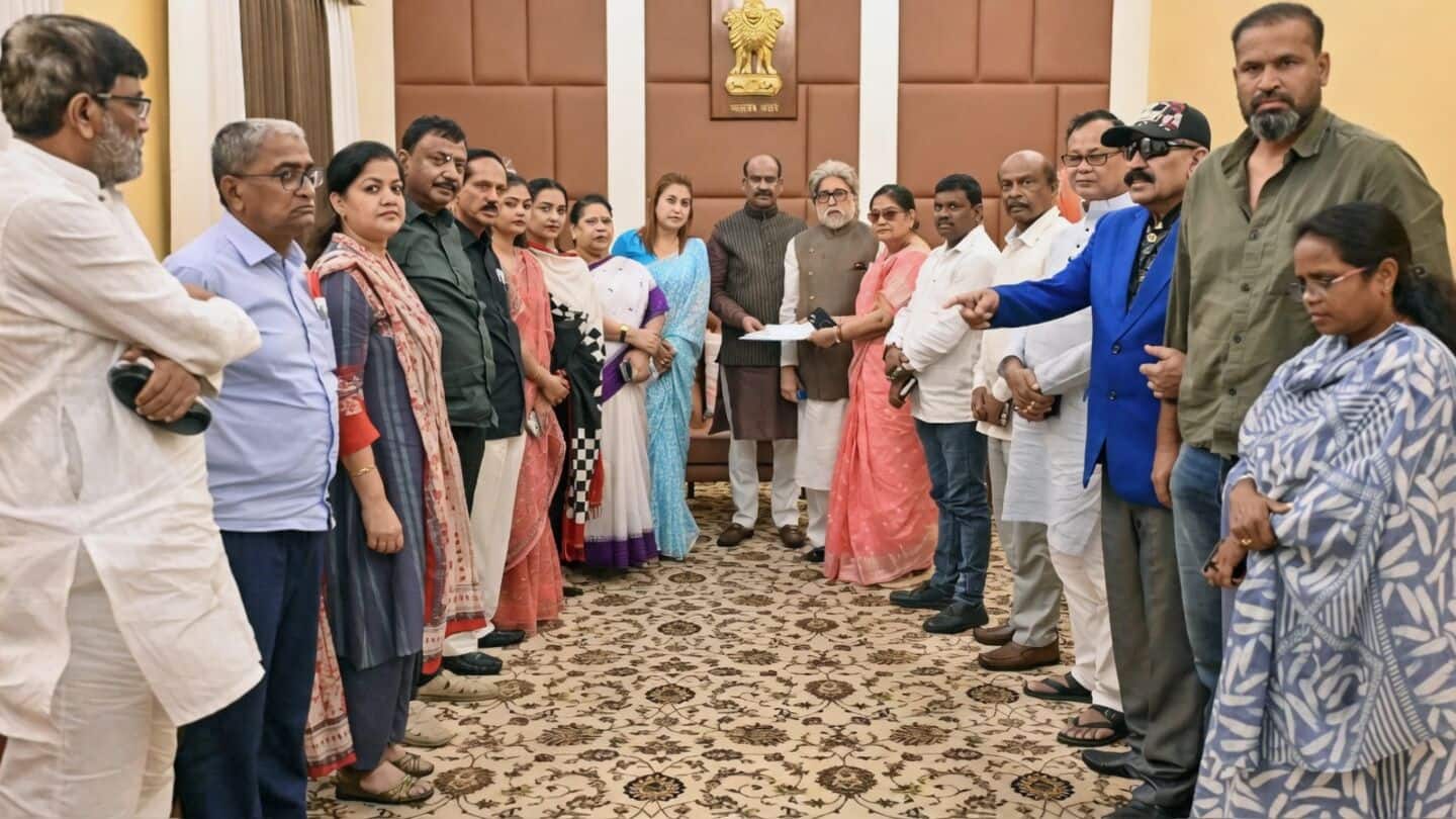 Why SC issued notices to 20 rebel TMC MPs?