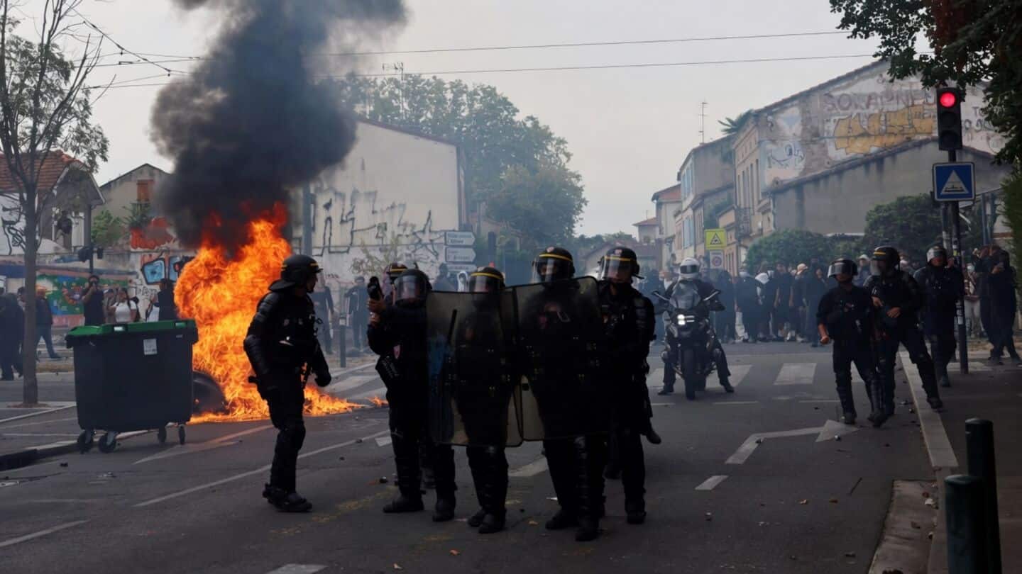 France shuts up to 500 schools amid violent student protests