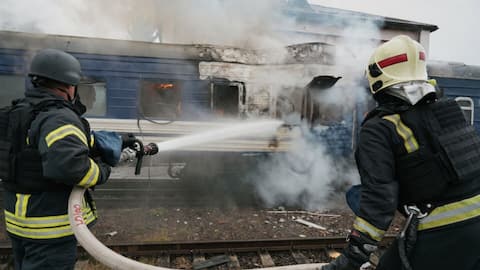 Russia hits Ukrainian train shortly after Boris Johnson leaves station