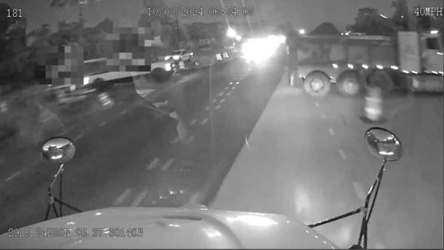 10 dead in Colombia university outing bus accident 10 dead in Colombia university outing bus accident
