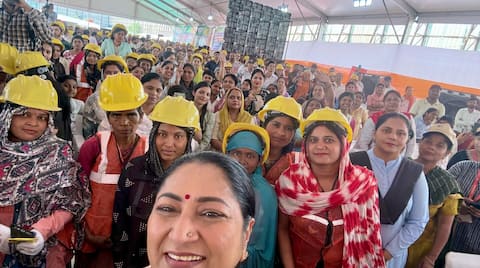 Delhi CM announces welfare measures for construction, labor communities