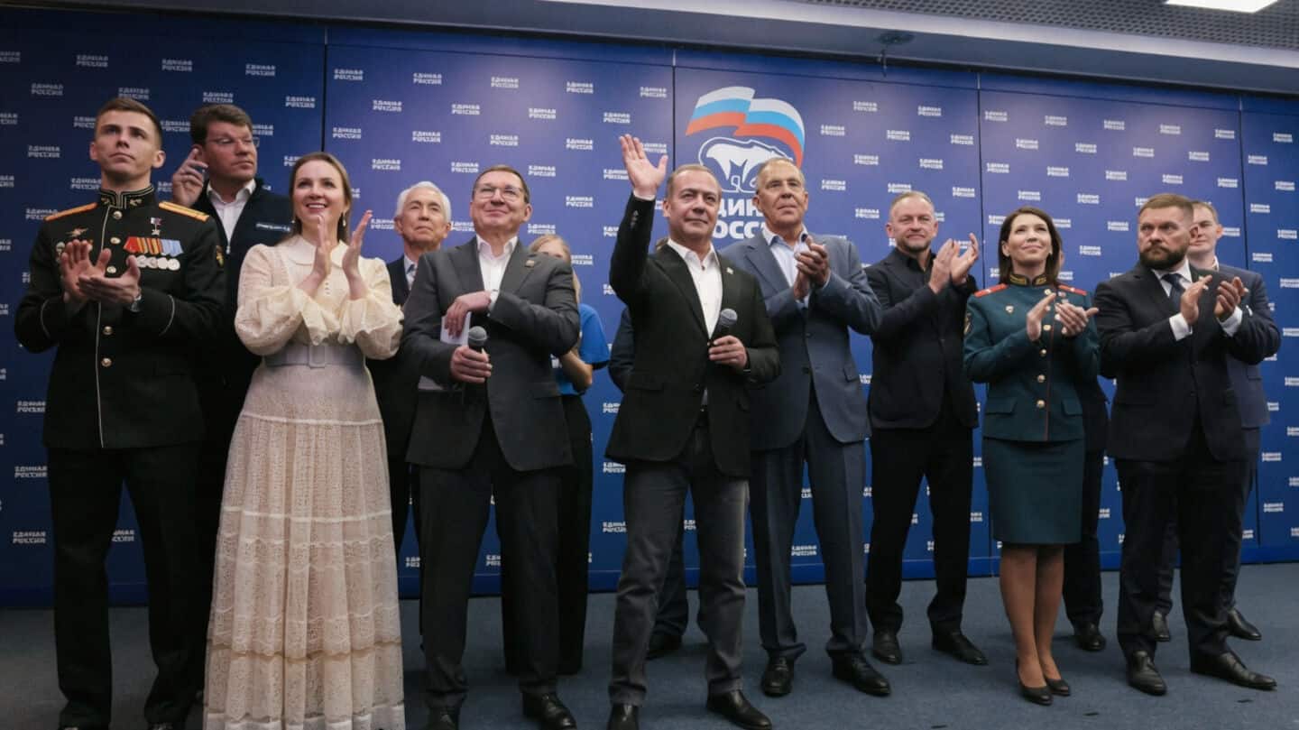 Pro-Putin United Russia party retains majority in national parliament