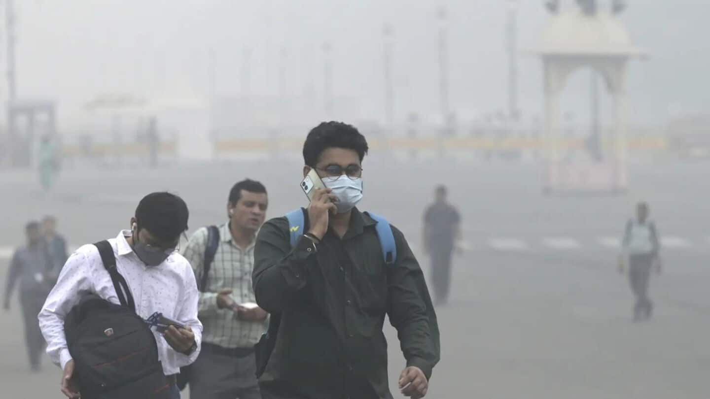 Delhi's air quality reaches severe levels, Priyanka Gandhi raises alarm Delhi's air quality reaches severe levels, Priyanka Gandhi raises alarm