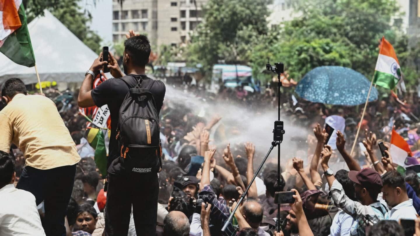Jharkhand: Water cannons used on students during Vidhan Sabha gherao 