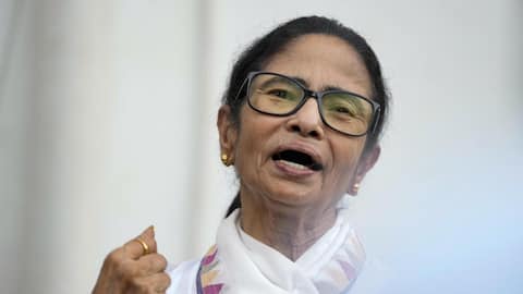Knife-wielding woman tries to attack Mamata outside her residence