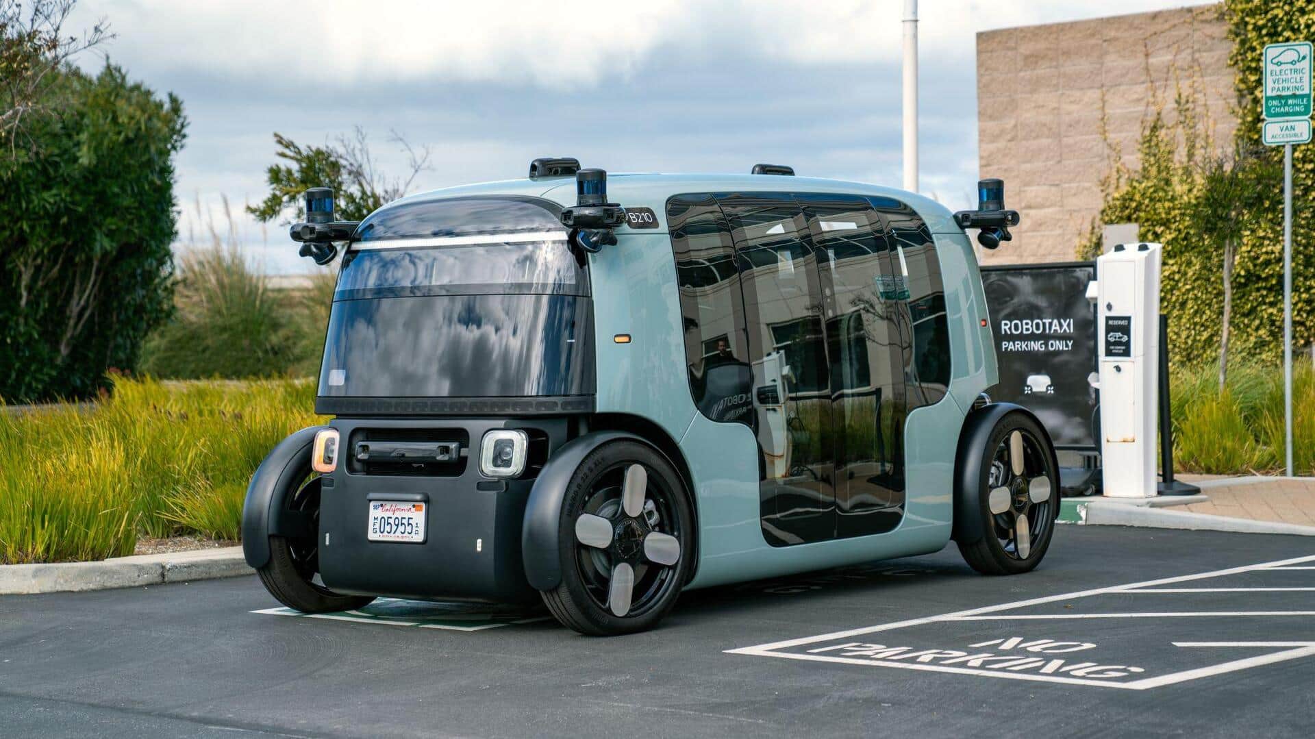 Amazon's Zoox recalls hundreds of robotaxis to fix critical flaw Amazon's Zoox recalls hundreds of robotaxis to fix critical flaw