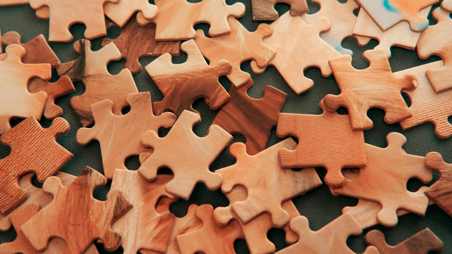 Simple ways jigsaw puzzles improve teamwork
