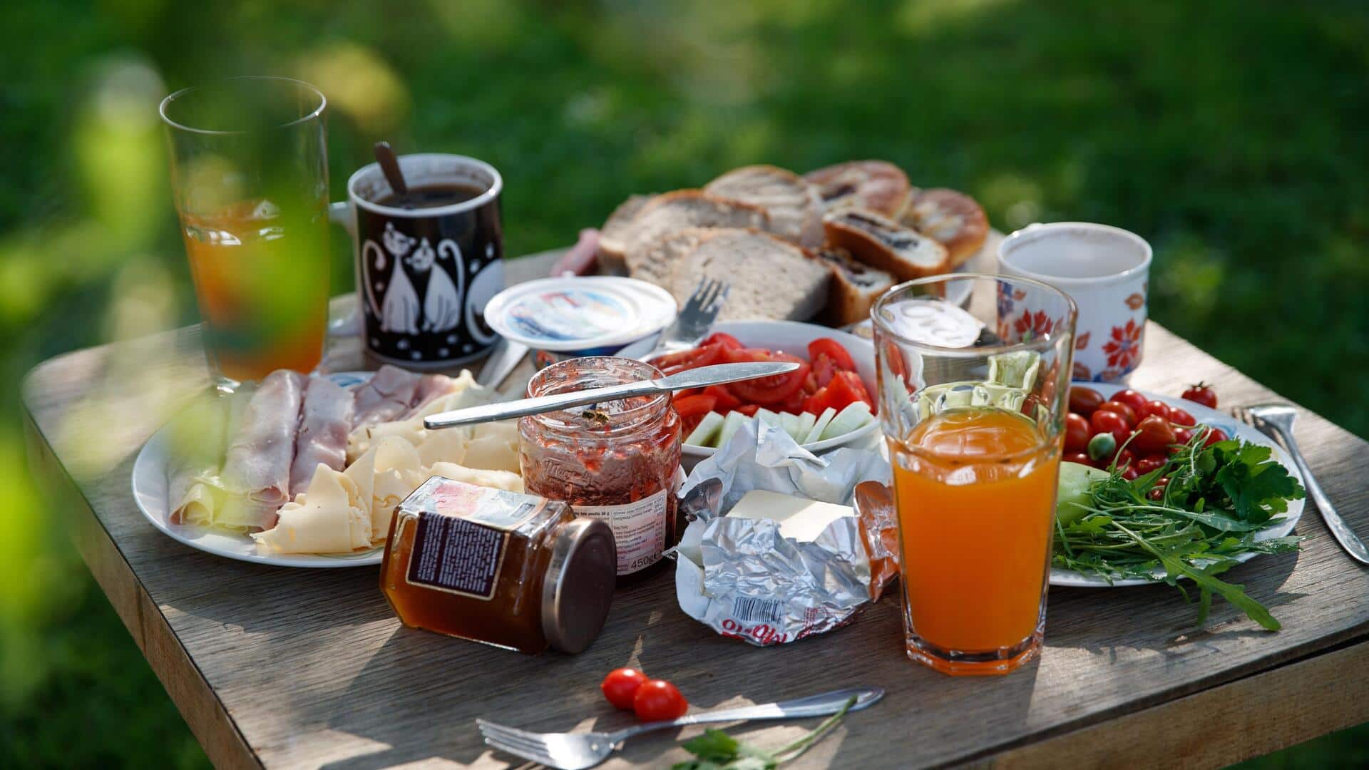 How to plan a fun sunrise breakfast gathering