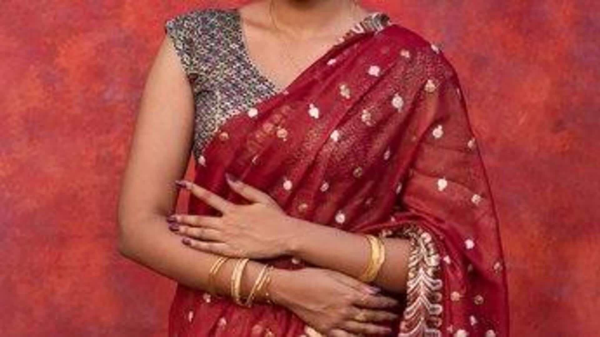 Woman Dressed in Sari / Traditional Costume, Mumbai (Bombay), Maharastra,  India - SuperStock