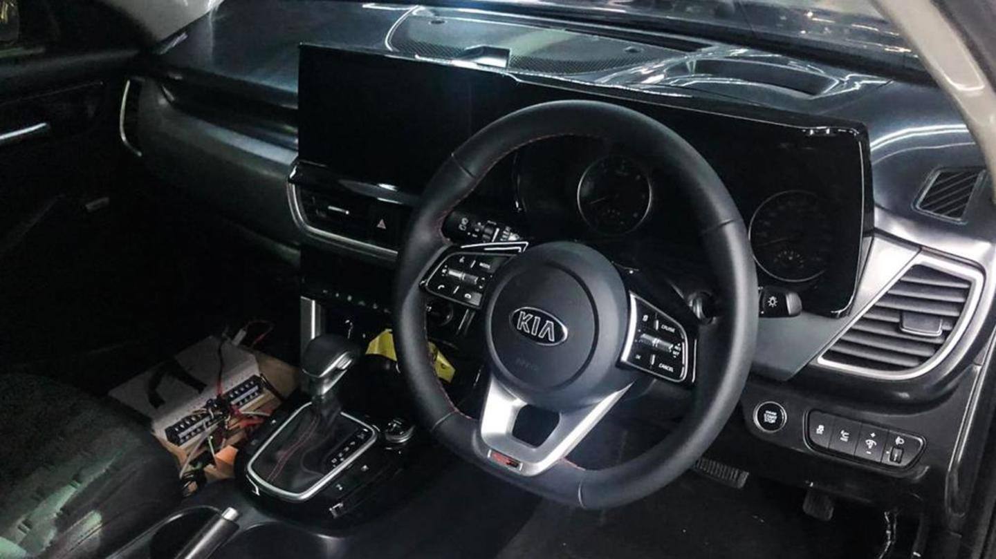 A flat-bottom steering wheel and 360-degree-view camera will be offered A flat-bottom steering wheel and 360-degree-view camera will be offered