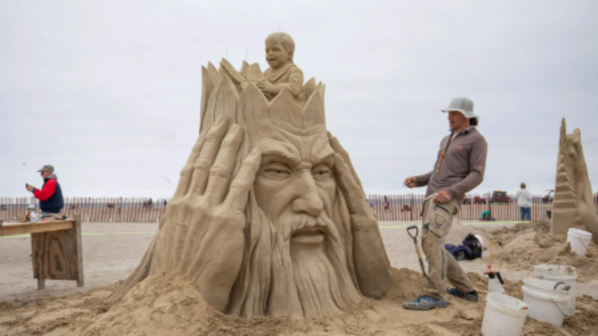 Etiquette for sand sculpting competitions