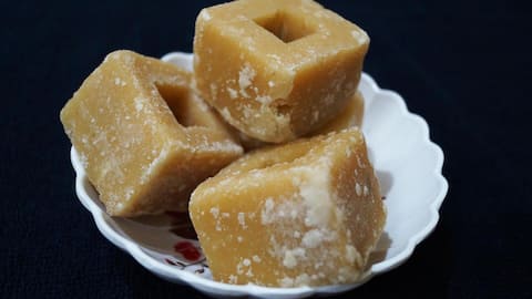 Smart tips to know if your jaggery is pure
