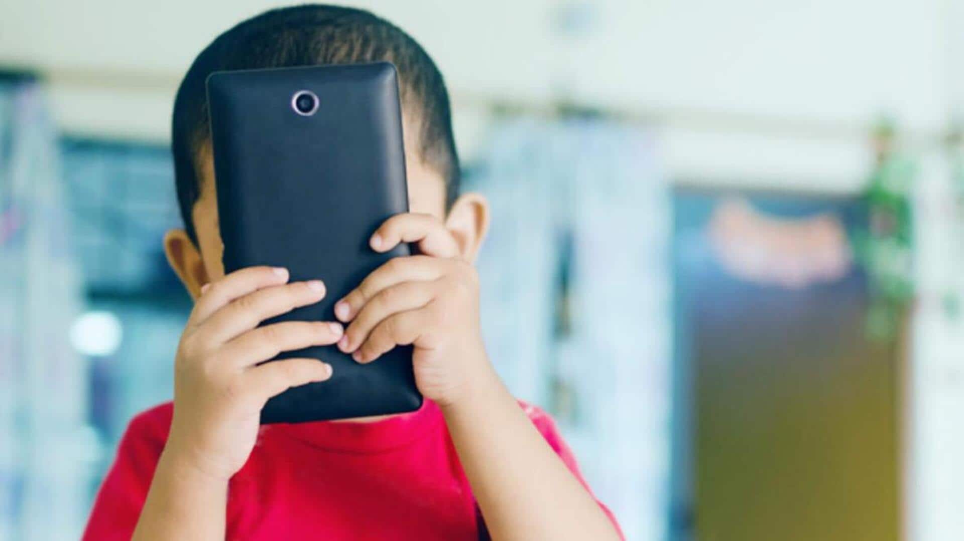 China mulls limiting smartphone usage by children to 2 hours 