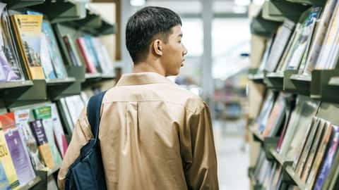 Singapore offering cash rewards to promote reading?