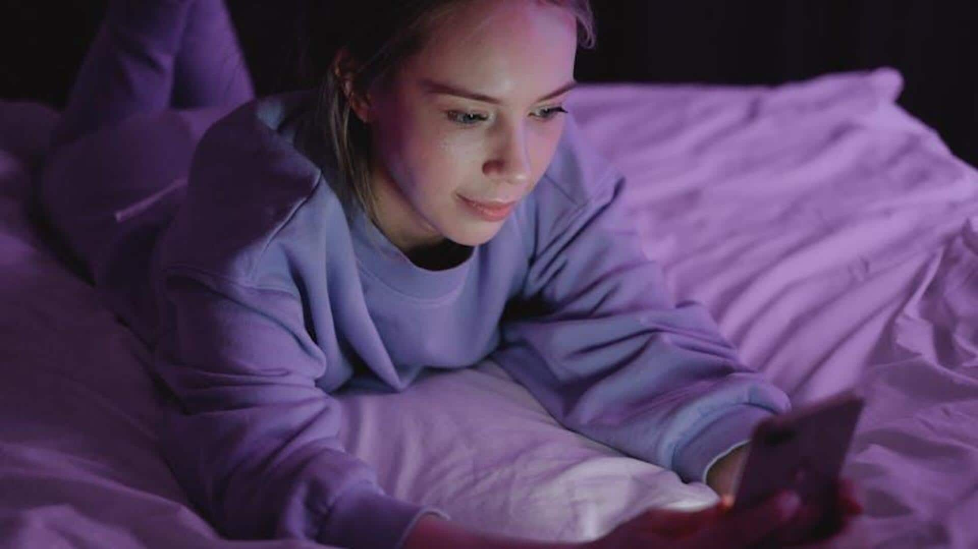 How screen time before bed disrupts your sleep 