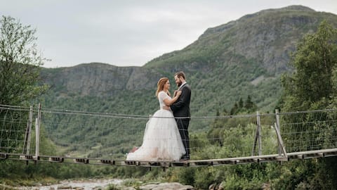 5 sweet traditions seen at Norwegian weddings