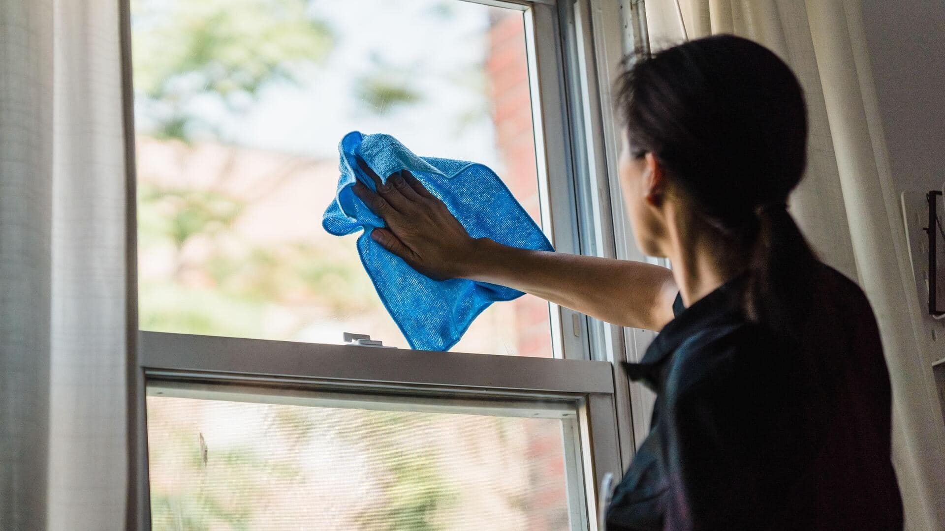 How to clean window tracks the easy way