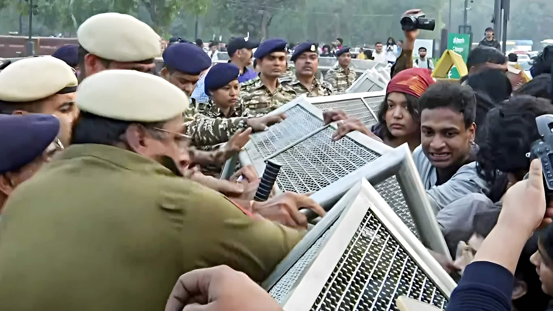 Delhi Police oppose India Gate protesters' bail, allege Naxal links