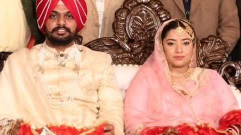 AAP leader marries fake PCS officer; she flees with jewelry