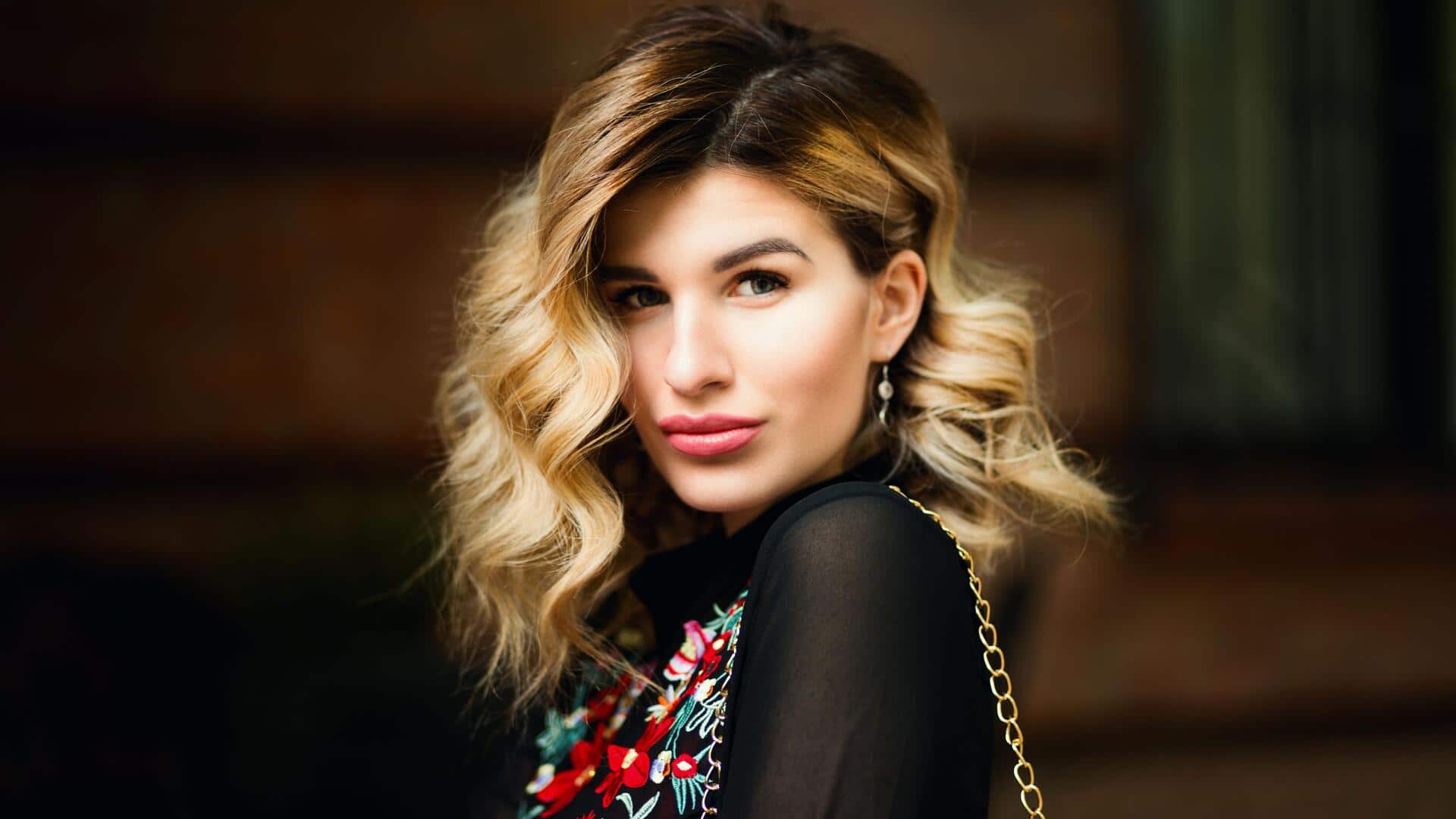 Upgrade your hairstyle with side-swept waves