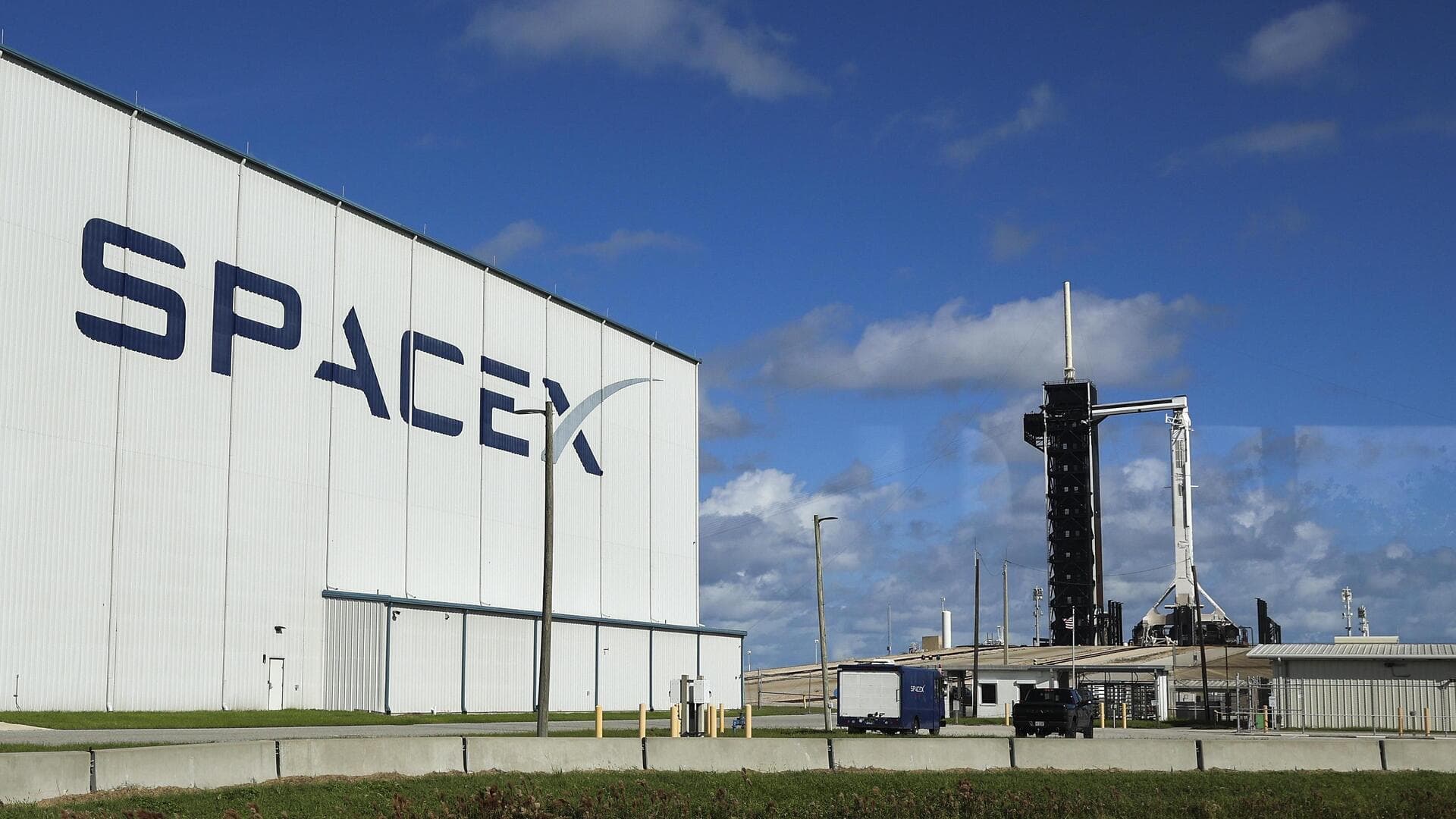 Want to intern at SpaceX? Here's how much they pay