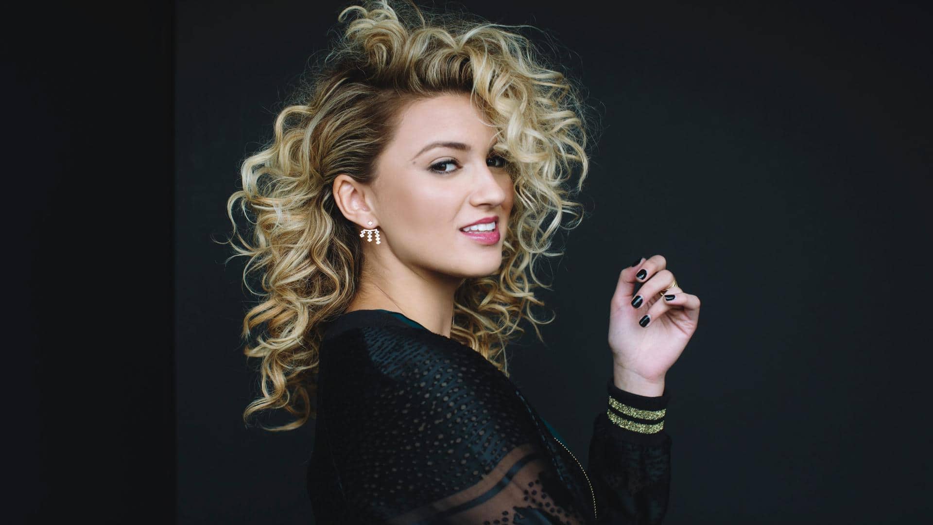 Tori Kelly health crisis: Singer collapses; hospitalized for blood clots