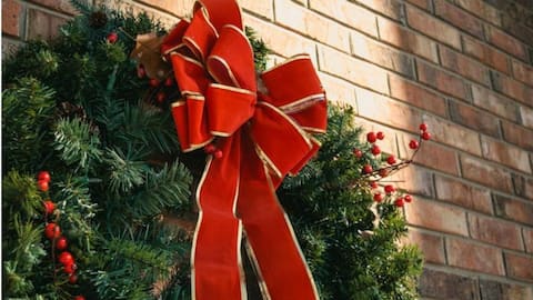 Easy ways to make Christmas wreaths
