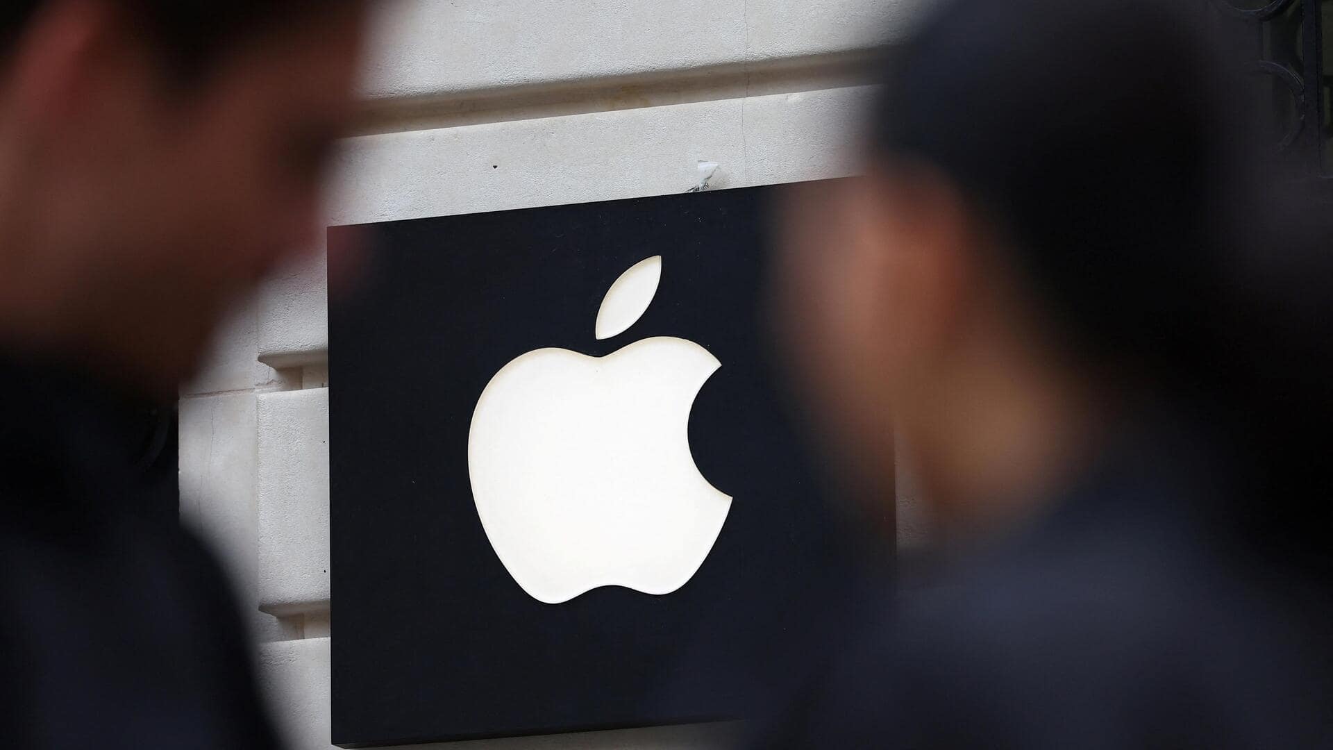 Apple just lost its top AI expert to Meta Apple just lost its top AI expert to Meta