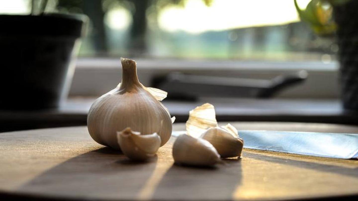 Raw garlic Raw garlic