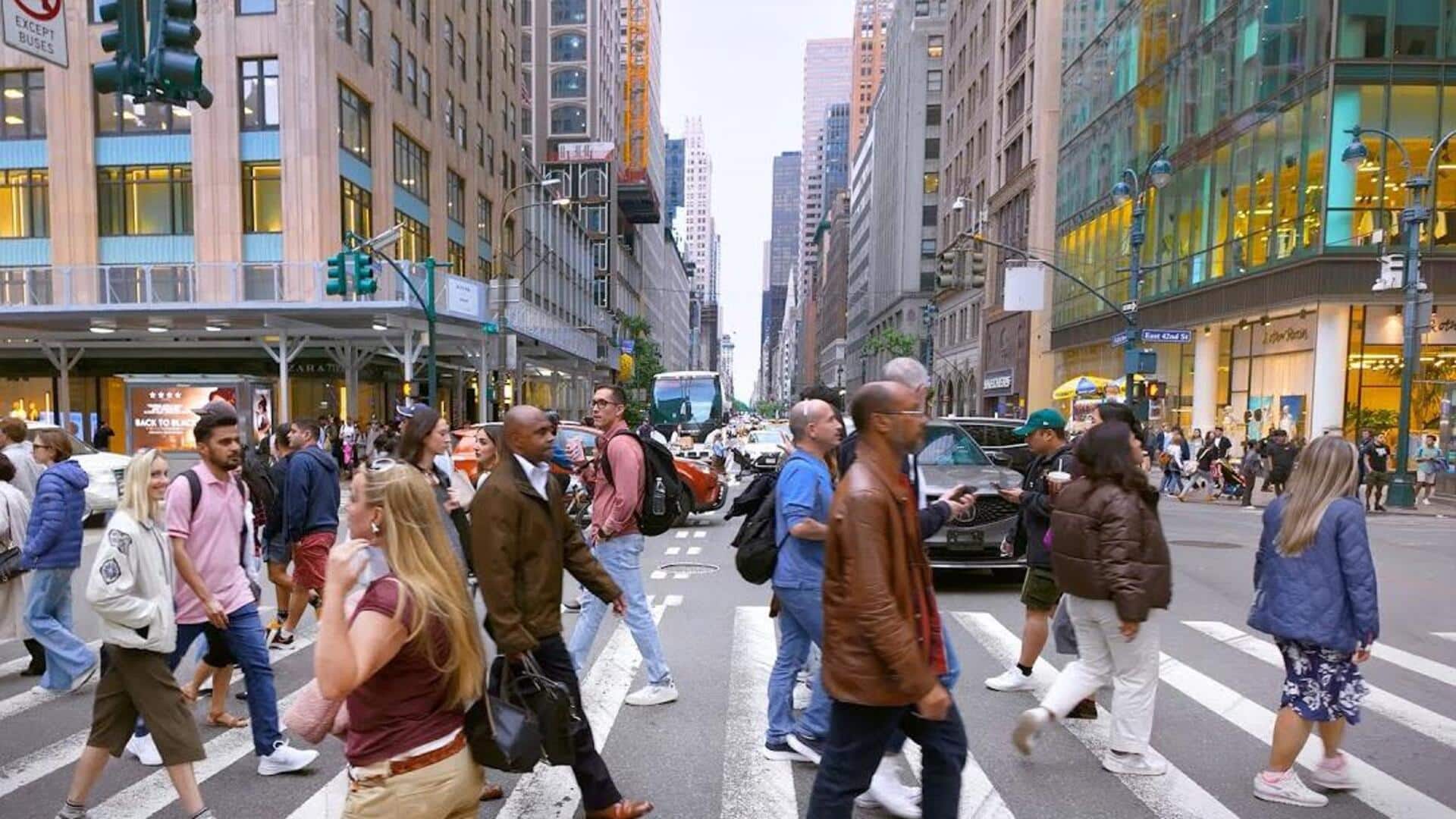 Etiquette rules to follow while walking through city streets