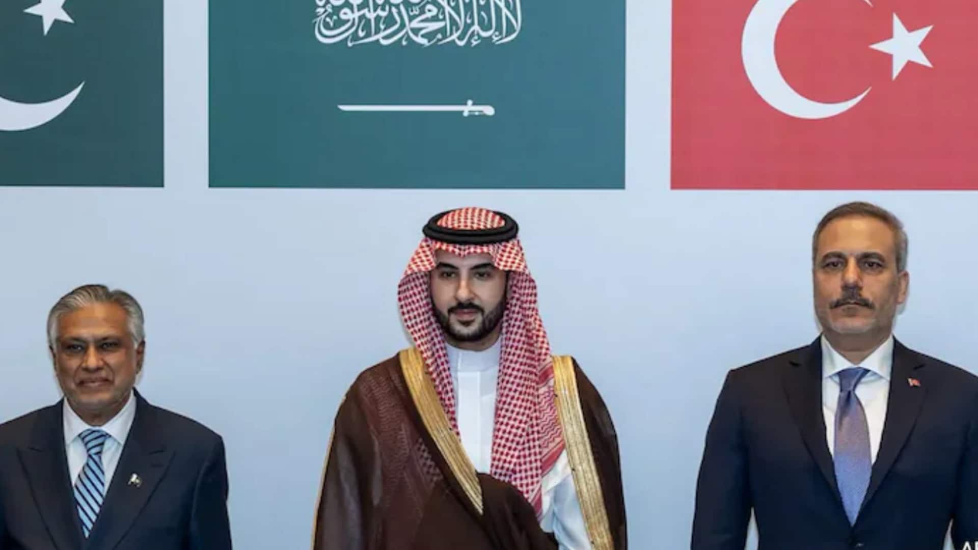 Pakistan, Turkey to send troops to Saudi Arabia