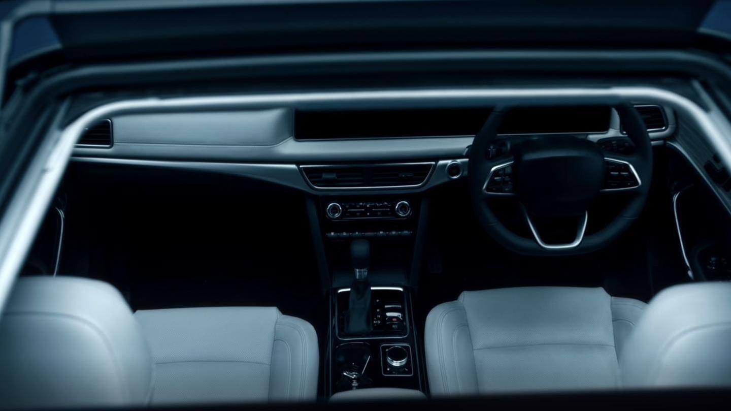 The vehicle will offer a 'Skyroof' and flat-bottom steering wheel The vehicle will offer a 'Skyroof' and flat-bottom steering wheel