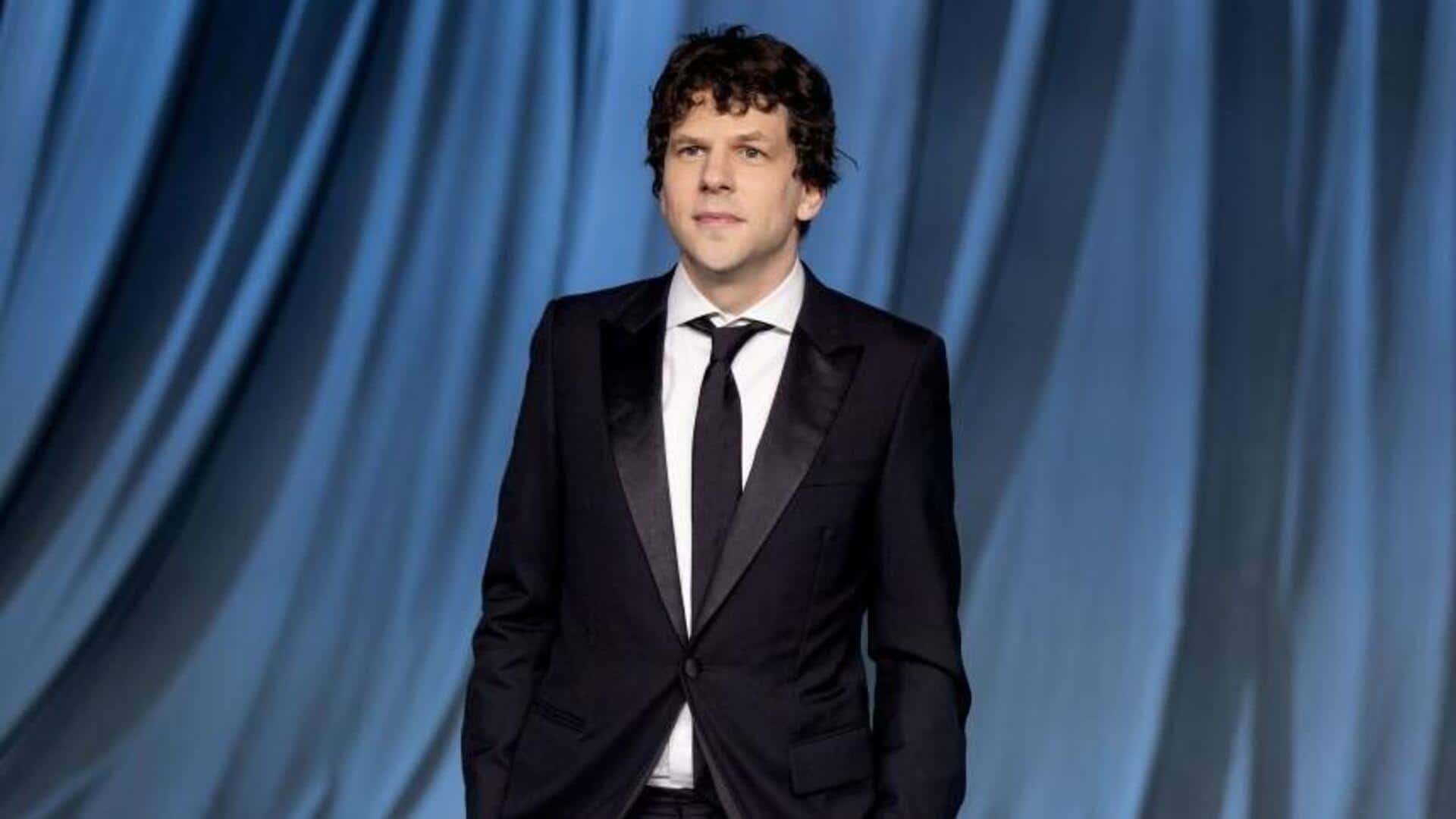Jesse Eisenberg to donate kidney to stranger: 'I love it' Jesse Eisenberg to donate kidney to stranger: 'I love it'