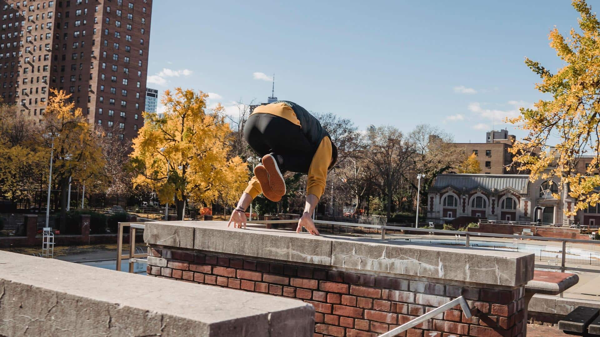 Skating or parkour? See how each one trains your body