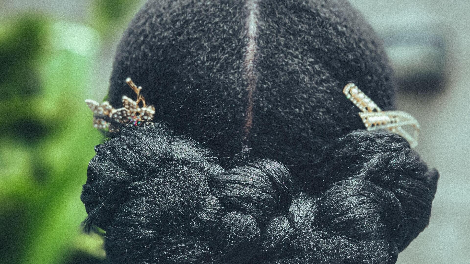 5 stylish hairstyles with natural accessories