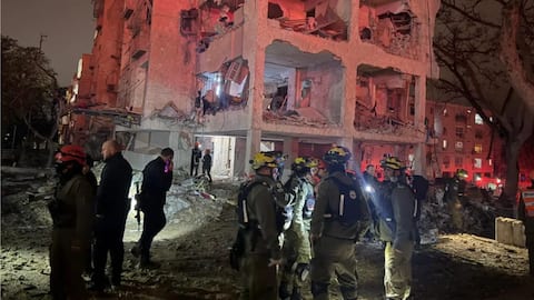 Iranian missiles breach Israel's defenses, 100+ injured in Arad, Dimona