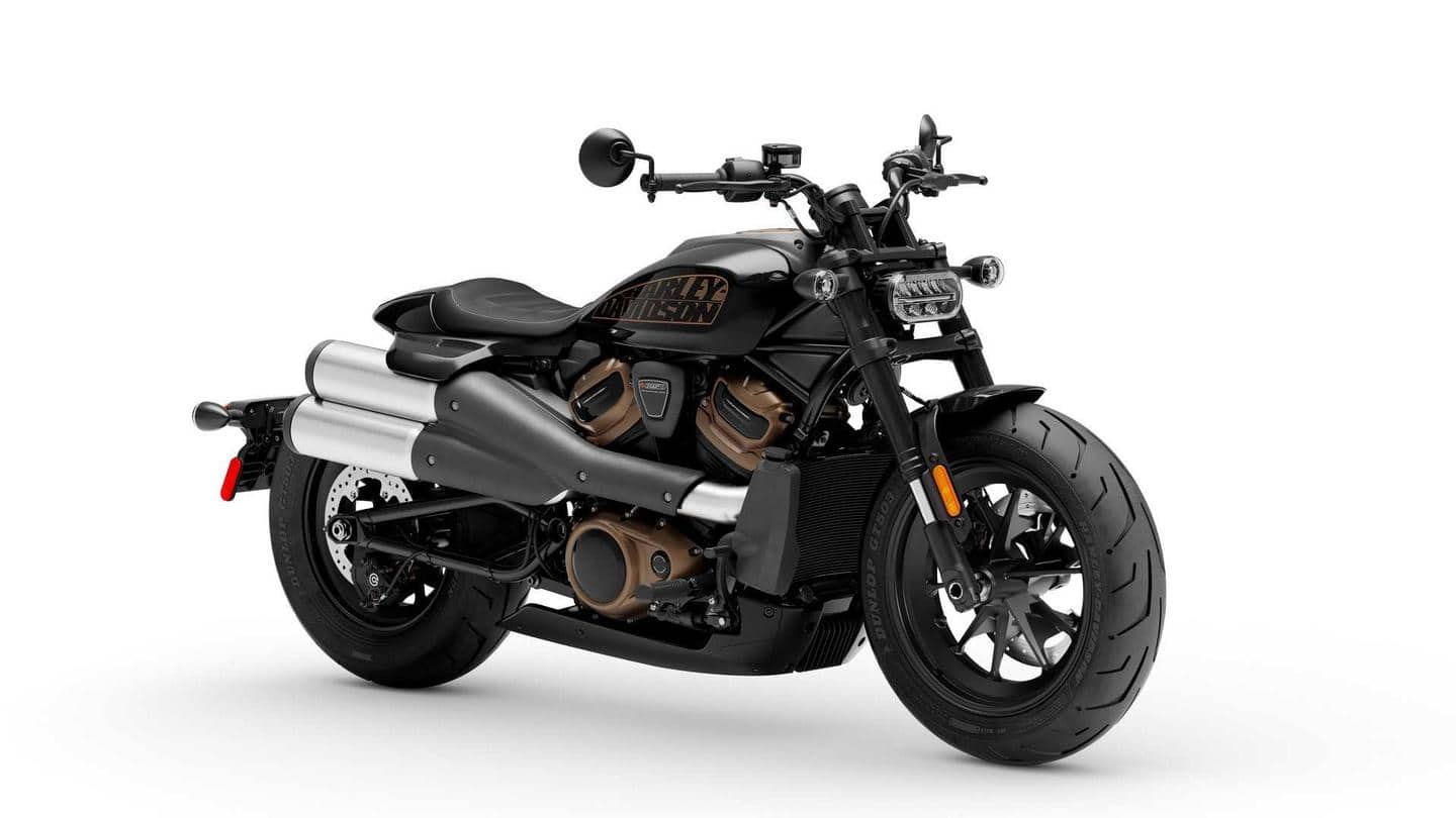 The bike has a 4.0-inch TFT display The bike has a 4.0-inch TFT display