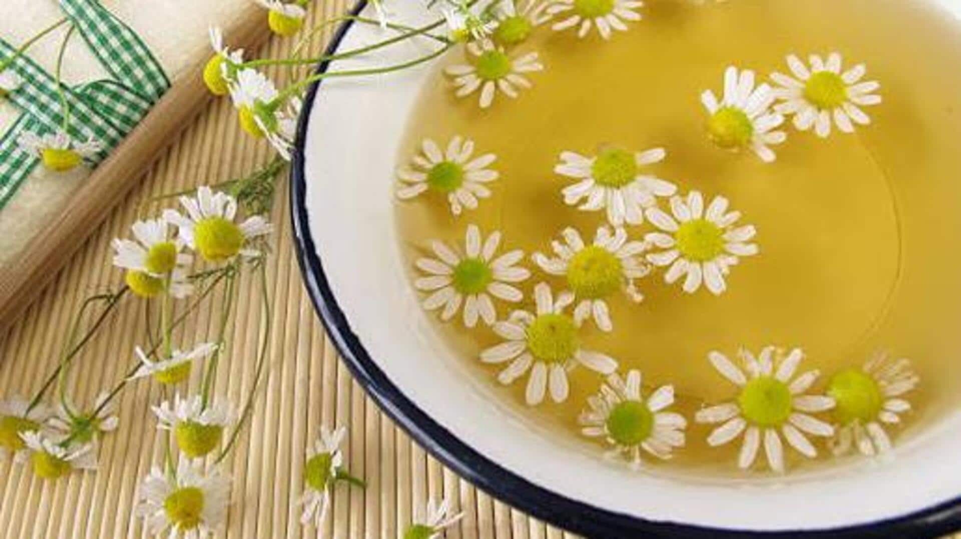 Fix irritated skin with chamomile tea baths