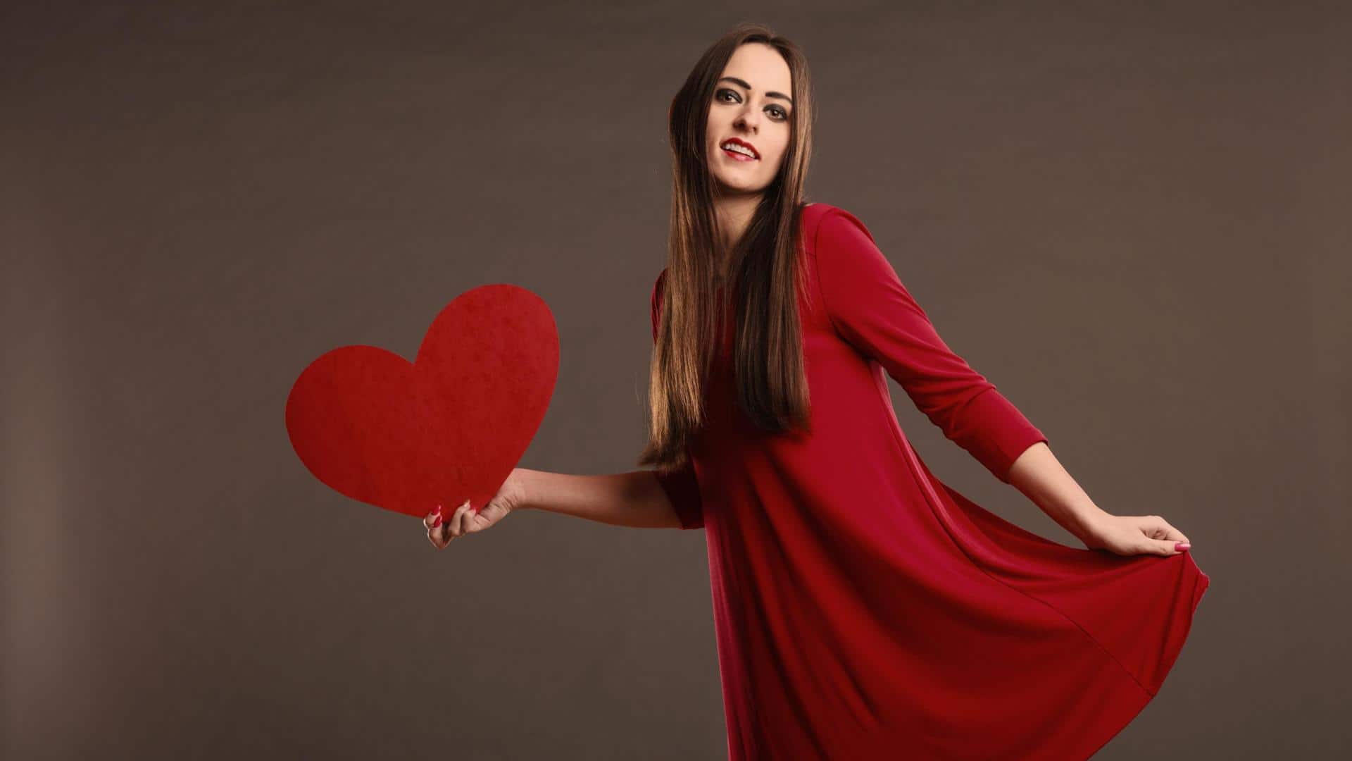 Looking for fashionable outfits this Valentine's Day? Check these out