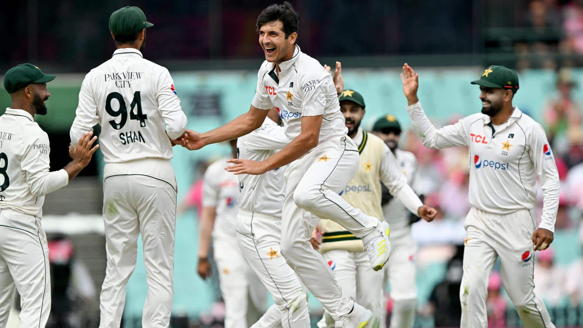 Australia closing in on victory over Pakistan at the SCG